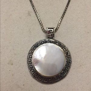 Beautiful vintage 925 mother of pearl pendant